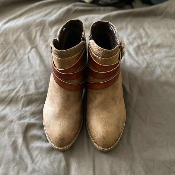 PERFECT Fall Ankle Booties! - Picture 2 of 4